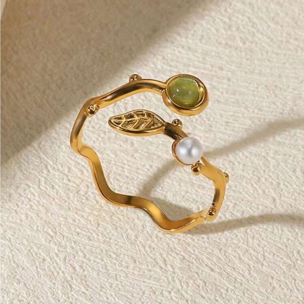 Leaf Pearl Ring Q91
